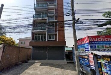 FPL910 ขายให้เช่าอาคารพาณิชย์ 5 ชั้น 2 คูหา ติดถนน ลาซาล จอดรถ 2-3 คัน และมอไซค์ได้หลายคัน เหมาะทำธุระกิจมีหน้าร้าน ด้านหน้าร้านเป็นกระจก