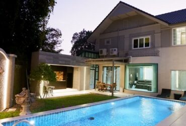 บ้านกุลพันธ์ 9 Pool Villa ทันสมัย สไตล์คลาสสิค เหมาะแก่การครอบครองสุดๆ ในราคาสุดพิเศษ ราคา 13.9 ล้านบาท สวยเหมาะกับทกเพศทุกวัย