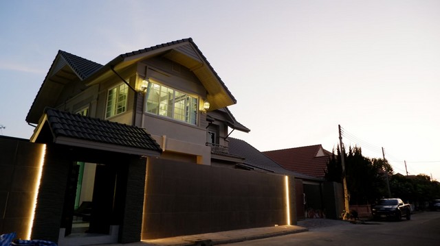 บ้านกุลพันธ์ 9 Pool Villa ทันสมัย สไตล์คลาสสิค เหมาะแก่การครอบครองสุดๆ ในราคาสุดพิเศษ ราคา 13.9 ล้านบาท สวยเหมาะกับทกเพศทุกวัย
