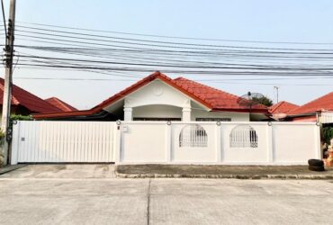 บ้านเดี่ยว รีโนเวทใหม่ ดูดี เรียบง่าย ตามวิถีชีวิตคนเชียงใหม่  มีสนามหญ้าหน้าบ้าน แนวรั้วไทรเกาหลี  ราคาขาย 1.75 ล้านบาท (ค่าโอนคนละครึ่ง)