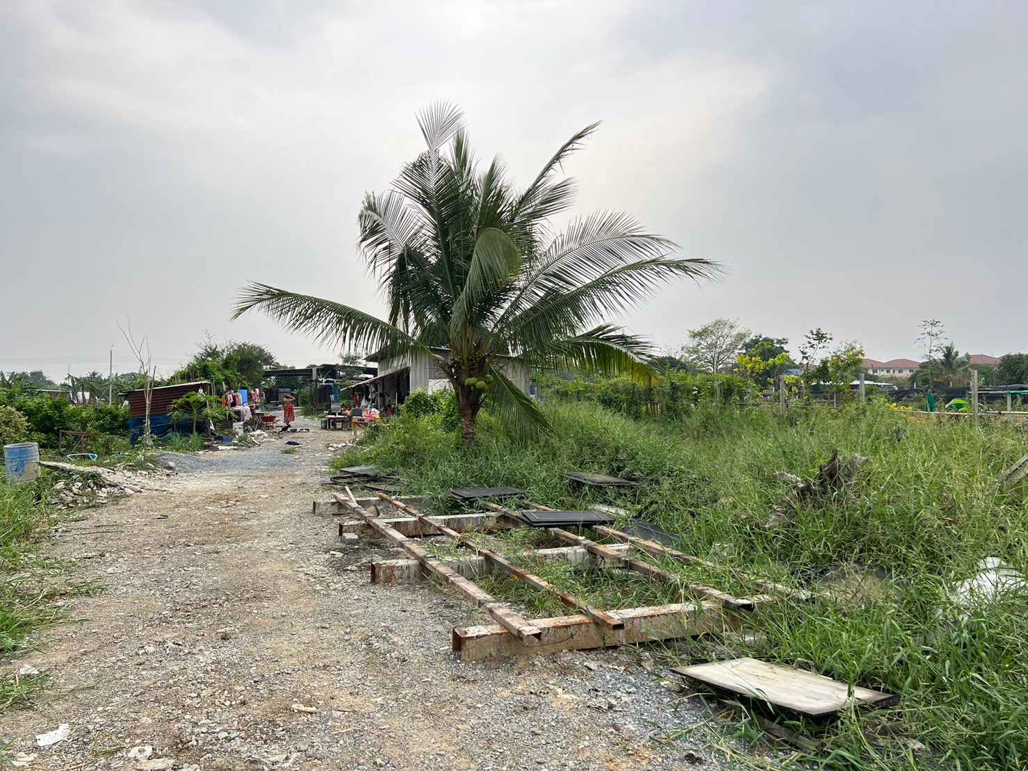 ขาย ที่ดินถมแล้ว  มีน้ำไฟพร้อม พร้อมโกดัง เจ้าของขายเอง