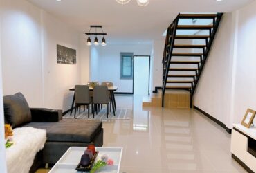 S2306 ขายทาวน์เฮ้าส์ 2 ชั้น หมู่บ้านรังสิยา รามอินทรา 64 รีโนเวทใหม่ ใกล้แฟชั่นไอส์แลนด์