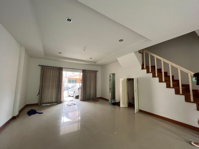 ขายถูกมาก บ้านสวยพร้อมอยู่ ทาวน์โฮม หมู่บ้านเดอะนอร์ทเทิร์นโนว่า รังสิต (The Northern Nova) ซอยข้างโรงกษาปณ์ อ.คลองหลวง จ.ปทุมธานี