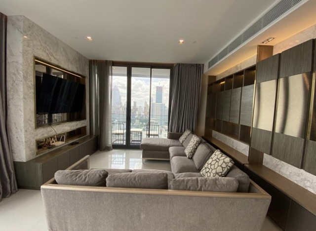 Condo Q1 Sukhumvit ติดรถไฟฟ้า BTS นานา  3 Bedrooms 201.76 Sq.m. NOW AVALIABLE