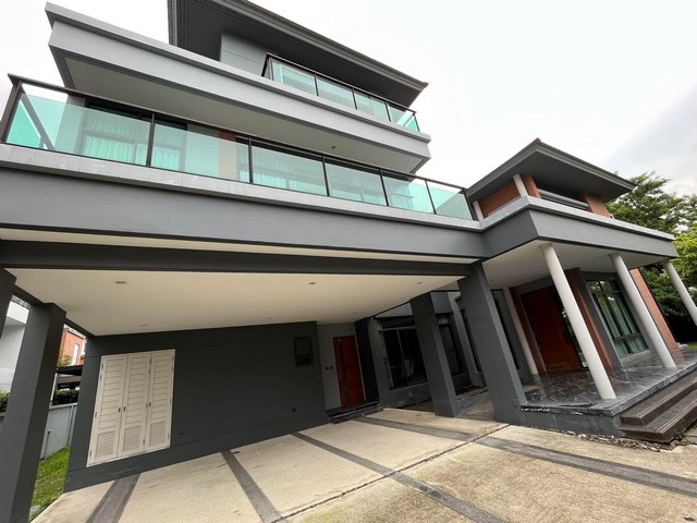 บ้านเดี่ยว Grand Bangkok Boulevardพระราม9  ขนาด161ตร.วา 5นอน ตรงข้ามกับโรงเรียนนานาชาติ Wellington