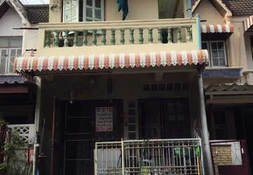 ขายทาวน์เฮาส์ ลาดพร้าว 101 แยก17 ม.อยู่เจริญ ซ.3 2.2ล.
