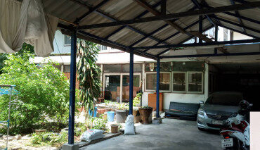 ขายที่ดิน แถมบ้านเข้าซอย ประมาณ 100 เมตร ลาดพร้าว 12   เข้าออกได้หลายทาง