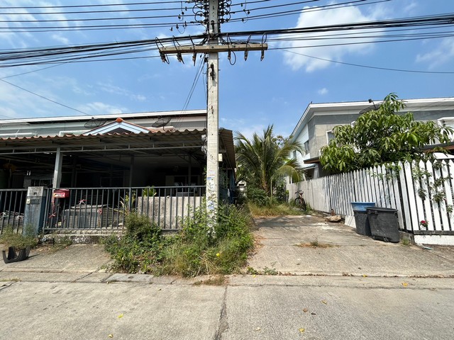 พฤุกษา 64/2 คลอง 3 / 34.4 ตรางวา 3 ห้องนอน 2 ห้องน้ำ 1 ที่จอดรถ