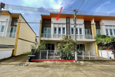 ขายทาวน์เฮ้าส์   หมู่บ้านโกลเด้น ทาวน์ พระราม 2 สมุทรสาคร (PKK03-05509)