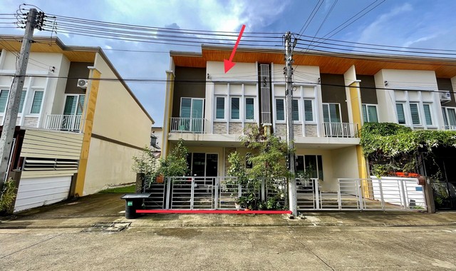 ขายทาวน์เฮ้าส์   หมู่บ้านโกลเด้น ทาวน์ พระราม 2 สมุทรสาคร (PKK03-05509)