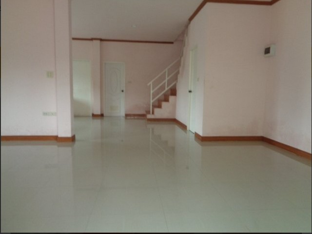 ขายบ้านแฝด 2 ชั้น ใกล้โรบินสัน ศรีราชา  อ.ศรีราชา ชลบุรี  PSC08442