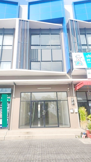 อุตสาหกรรมปิ่นทอง 30 ตรว. 250 ตรม. 3น้ำ  ศรีราชา หนองขาม เจ-ปาร์ค ไม่เคยอยู่ ให้เช่า Home Office หรือ อาคารพาณิชย์ 3 ชั้น