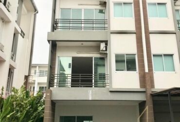 RB030523 ให้เช่า ทาวน์โฮม 3 ชั้น สามารถทำ Home-Office ได้ ติดถนนนวลจันทร์ ซอย 48