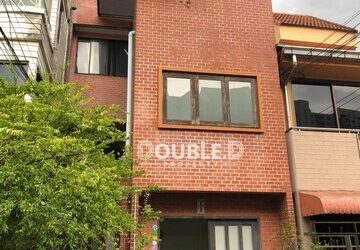 Maneeya ville 4 bedrooms BTS Udomsuk Sale 5.9 mb Tel : 082-626-8246
