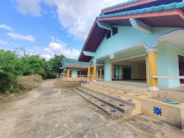 ขายบ้านพักอาศัย เนื้อที่ 1 ไร่ 98 ตร.ว มีบ้านพักคนงาน เทศบาลตำบลศาลา จ.ลำปาง PSC07059