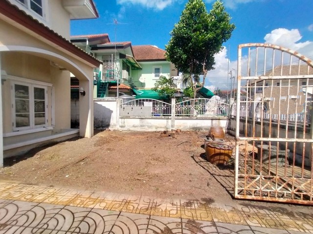 ขายบ้านเดี่ยว   หมู่บ้านสถาพร รังสิต  ปทุมธานี (PKT64132)