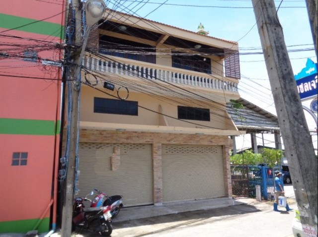 ขายอาคารพาณิชย์ 2.5 ชั้น 2 คูหา ใกล้โลตัส อมตะนคร อ.เมือง จ.ชลบุรี PSC09451