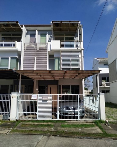 ให้เช่าทาวน์โฮม บ้านใหม่ กรุงเทพกรีฑาซอย 7 พร้อมเข้าอยู่