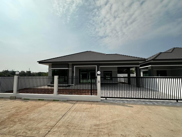 ขายบ้านโครงการบ้านผู้การ ซอย5/ 1 เจษฎาบดินทร์ ตำบลท่าอิฐ อำเภอเมืองอุตรดิตถ์