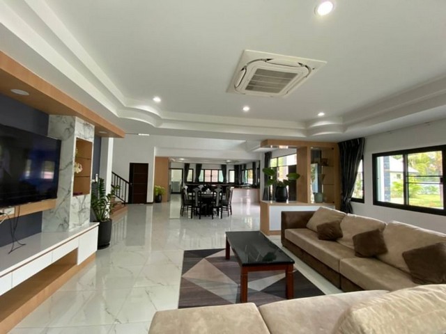 ขายบ้านหรู 25 ล้าน หรือให้เช่า 120,000 บาท/เดือน  โซนสันทราย #หลังม.แม่โจ้
