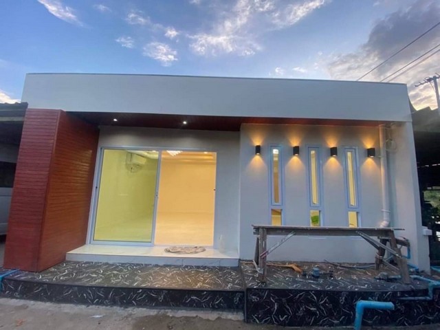 บ้านเดี่ยว ใกล้เมือง ใกล้ท่าวังตาล อ. สารภี เชียงใหม่ ขาย 1.55 ล้าน  พร้อมหิ้วกระเป๋าอยู่