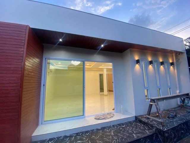 บ้านเดี่ยว ใกล้เมือง ใกล้ท่าวังตาล อ. สารภี เชียงใหม่ ขาย 1.55 ล้าน  พร้อมหิ้วกระเป๋าอยู่