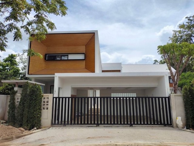 บ้านสวยสไตด์โมเดริ์น  พื้นที่เยอะ  ใกล้สนามบิน  แม่เหียะ  อำเภอเมือง