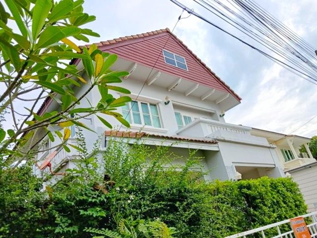 สนามในบ้าน ให้เช่าบ้านเดี่ยว 2ชั้น 3นอน 2น้ำ  โฮมโปร เซ็นทรัล เชียงใหม่ ม.แม่โจ้ สันทราย 57ตรว.