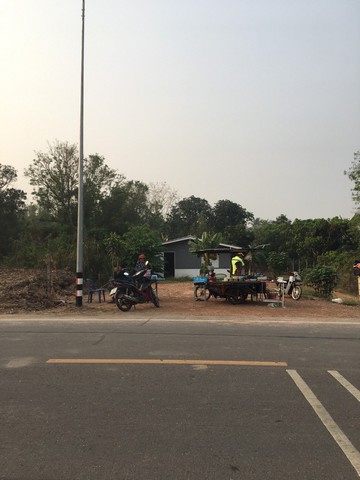 ขายที่ดินติดถนนใหญ่ พร้อมสิ่งปลูกสร้างบ้าน 3 หลัง อำเภอบางน้ำเปรี้ยว  จังหวัดฉะเชิงเทรา