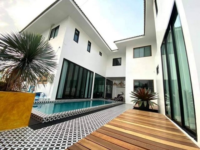 ขาย​ Pool​ Villa​ สไตล์​ Modern​ นอกโครงการ​ตกแต่งพร้อมอยู่ สันผักหวานหางดง