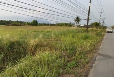 ที่ดินถมแล้ว พื้นที่ 5ไร่  ติดถนน จันทบุรี – สระแก้ว อำเภอ มะขาม จังหวัด จันทบุรี