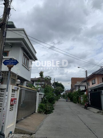 ที่ดินพร้อมบ้าน 47 ตร.ว. ลาดพร้าววังหิน 18 ขาย 4.9 ล้านบาท Tel : 082-626-8246