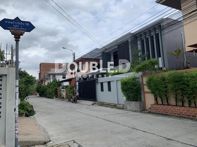 ที่ดินพร้อมบ้าน 47 ตร.ว. ลาดพร้าววังหิน 18 ขาย 4.9 ล้านบาท Tel : 082-626-8246