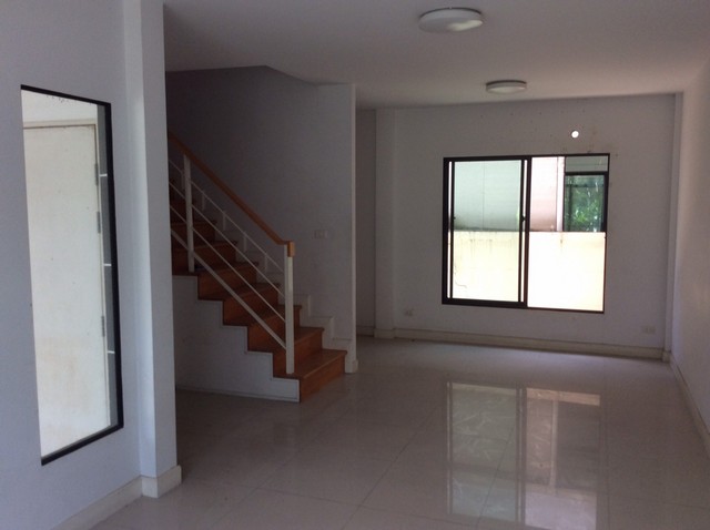 ขายทาวน์เฮ้าส์   หมู่บ้านเดอะ วิลล่า บางบัวทอง นนทบุรี (PKT167901)