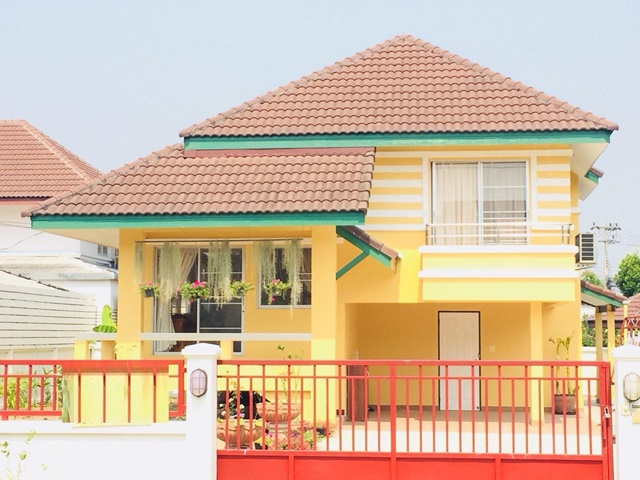 ตลาดรวมโชค ให้เช่าบ้านเดี่ยว ต.หนองจ๊อม อ.สันทราย เมืองบ้านสวยเล่นระดับ 2 ชั้น 80 ตรว. 3นอน 2น้ำ HomePro Toyota ถ. รอบเมืองเชียงใหม่