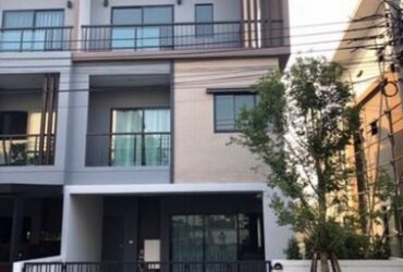 ปล่อยเช่าทาวน์โฮม 3ชั้น บ้านธนาคลัสเตอร์ บางใหญ่ ใกล้รถไฟฟ้าสายสีม่วง สิ่งอำนวยความสะดวกครบครัน เดินทางง่าย นนทบุรี