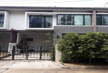 ขายทาวน์เฮ้าส์   หมู่บ้านเดอะวิลล่า บางบัวทอง  นนทบุรี (PKT167984, PKT167985)