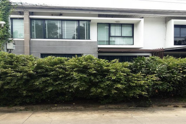ขายทาวน์เฮ้าส์   หมู่บ้านเดอะวิลล่า บางบัวทอง  นนทบุรี (PKT167984, PKT167985)