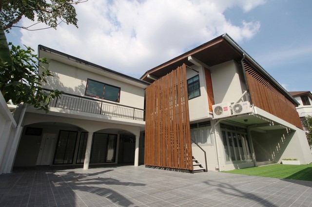 364Rentให้เช่าบ้านเดี่ยว100ตร.ว ลาดพร้าว35 พึ่งตกแต่งเสร็จสดๆร้อนๆที่ใช้สอย 6ห้องนอน 7ห้องน้ำ จอดรถได้ 8 คัน ใกล้รถไฟใต้ดิน MRTลาดพร้าว
