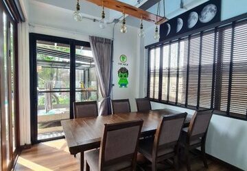 獨立屋153平方。#Chang Phueak #City of Chiang Mai City 有游泳池-健身室帶電動按摩墊的設備一袋準備好了。