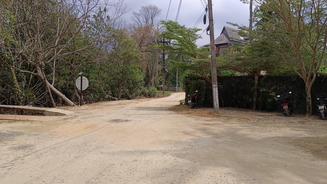 ขายที่ดินแปลงสุดท้าย  บนเกาะช้าง จ.ตราดติดหน้าหาดยาวประมาณ 200เมตร