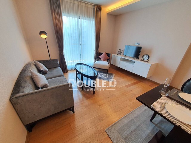 H Sukhumvit 43 2 bedrooms BTS phromphong rent 50k Tel : 082-626-8246