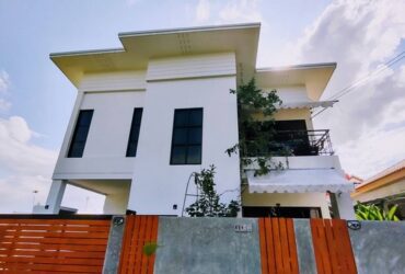 ขายบ้านเดี่ยว ป่าบง ในอำเภอสารภี เนื้อที่ใช้สอยเยอะ เฟอร์นิเจอร์ครบพร้อมอยู่ เดินทางสะดวก ใกล้แหล่งชุมชน เชียงใหม่