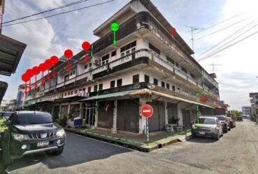 ขายอาคารพาณิชย์ 2 คูหา หลังมุม ทำเลดี อ.พานทอง จ.ชลบุรี PKK04-05406