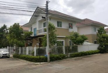ขายบ้านเดี่ยว หมู่บ้านแลนซีโอ เพชรเกษม 77  ใกล้ MRT หลักสอง บ้านหลังมุม อรัชพร 0814888799