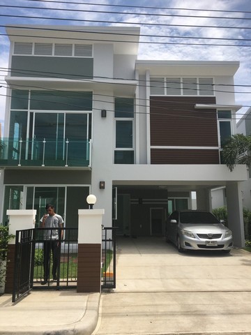 ขายบ้านเดี่ยว 2 ชั้น  โฮมเพลส เดอะ พาร์ค วงแหวน – พระราม 9 (Home Place The Park Wongwan – Rama 9) ใกล้สนามกอล์ฟยูนิโก้ เดินทางสะดวก