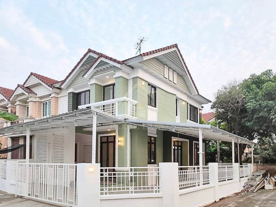 ขายถูก บ้านหลังมุม หมู่บ้าน ทิพย์พิมาน ซอย คลองถนน ถนนเมน ใกล้รถไฟฟ้า