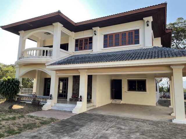 ขายโชว์รูมรถ พร้อมบ้านหรู หลังใหญ่ พร้อมกิจการตั้งศูนย์ถ่วงล้อ ใจกลางเมืองภูเขียว จังหวัดชัยภูมิ
