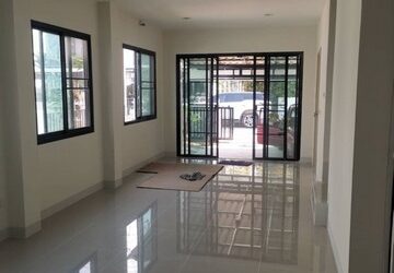 บ้านสไตล์โมเดิร์น  ปาล์มการ์เด้น4 หางดง  ขายเพียง  2.79 ล้านเท่านั้น