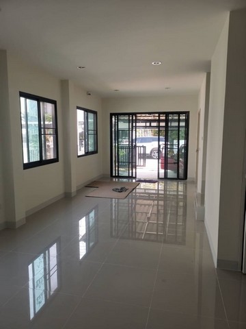 บ้านสไตล์โมเดิร์น  ปาล์มการ์เด้น4 หางดง  ขายเพียง  2.79 ล้านเท่านั้น